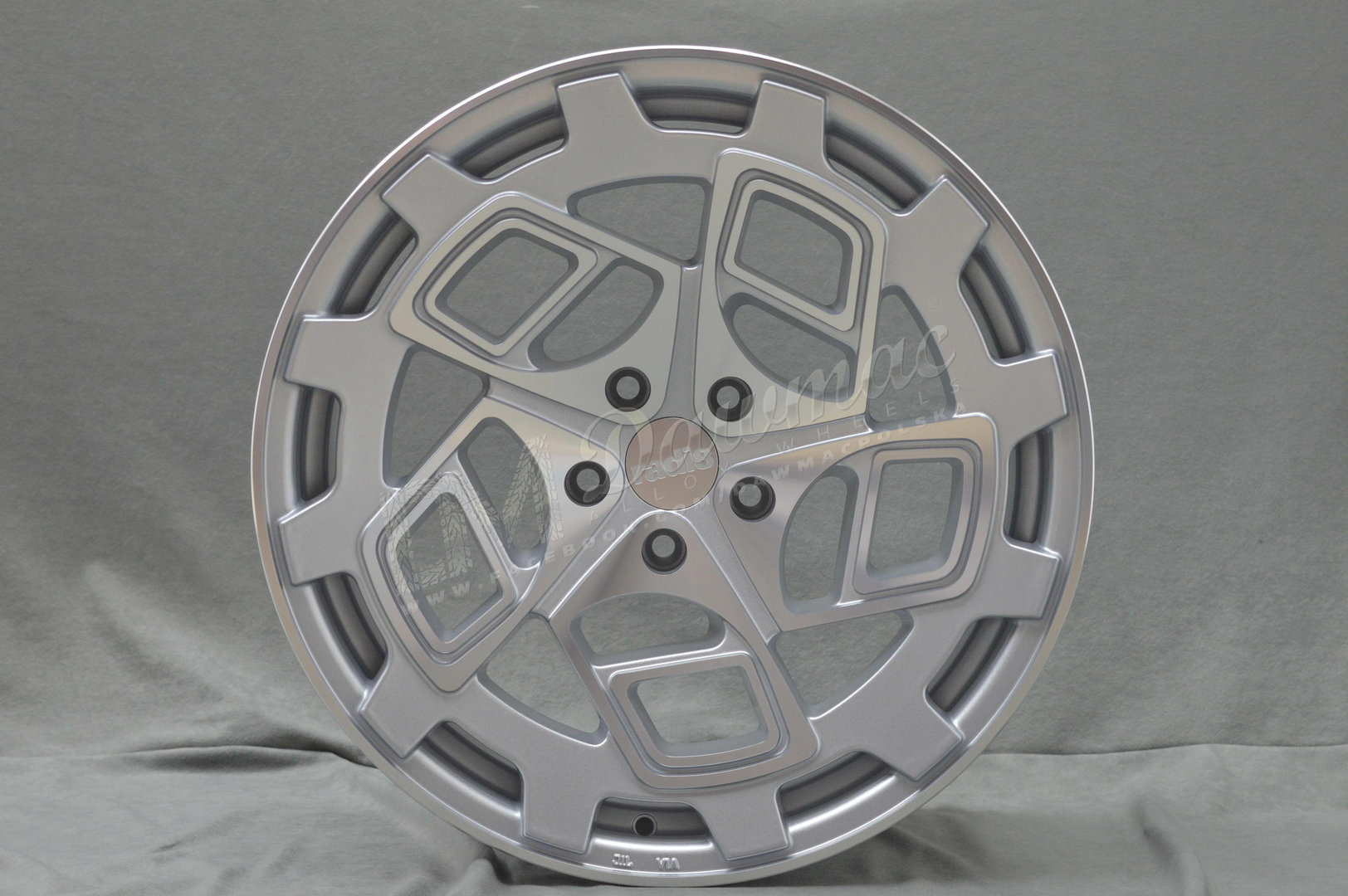 Radi8 R8-CM9 18" 8,5J ET42 + 9,5J ET42 5x112 Matt Silver Machined Face - obrazek 2