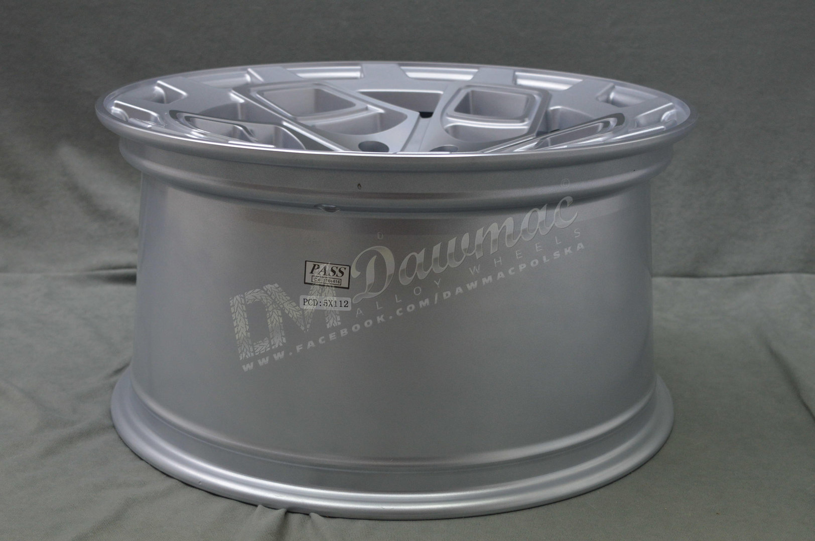 Radi8 R8-CM9 18" 8,5J ET42 + 9,5J ET42 5x112 Matt Silver Machined Face - obrazek 6