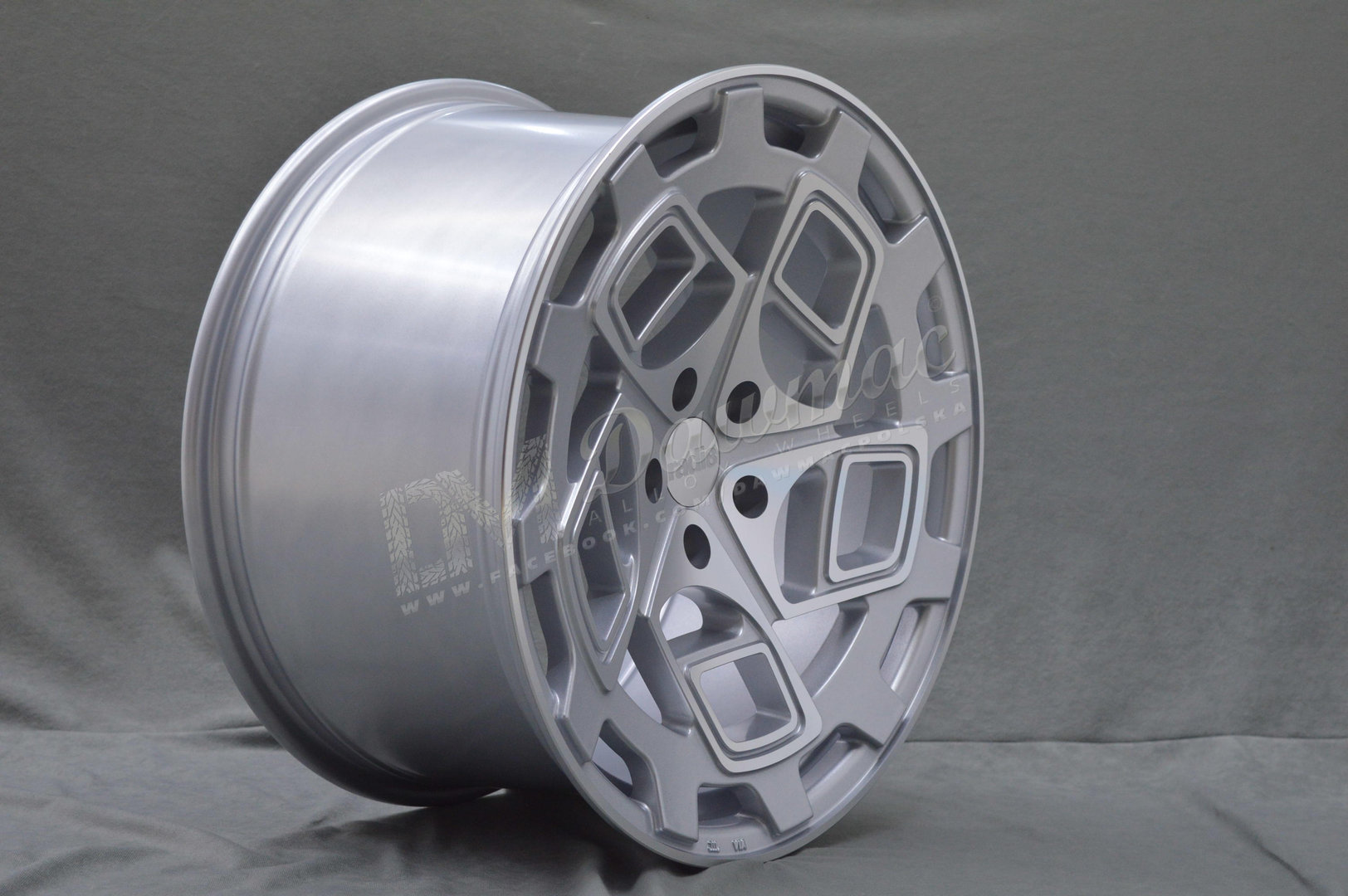 Radi8 R8-CM9 18" 9,5J ET42 5x112 Matt Silver Machined Face - obrazek 5