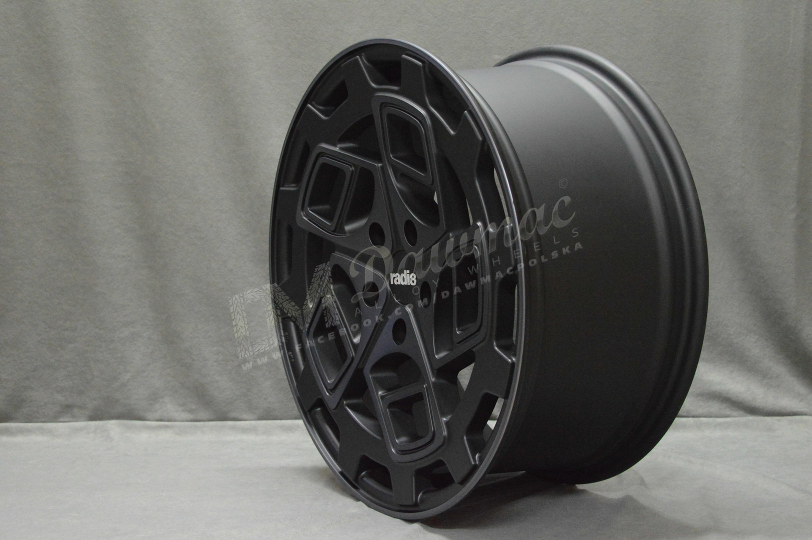 Radi8 R8-CM9 19" 8,5J ET42 + 10J ET42 5x112 Dark Mist - obrazek 3