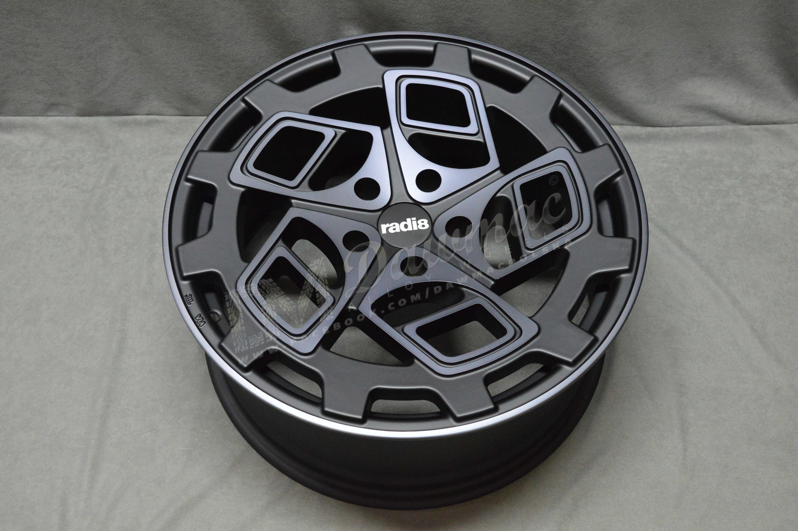 Radi8 R8-CM9 19" 8,5J ET42 + 10J ET42 5x112 Dark Mist - obrazek 5