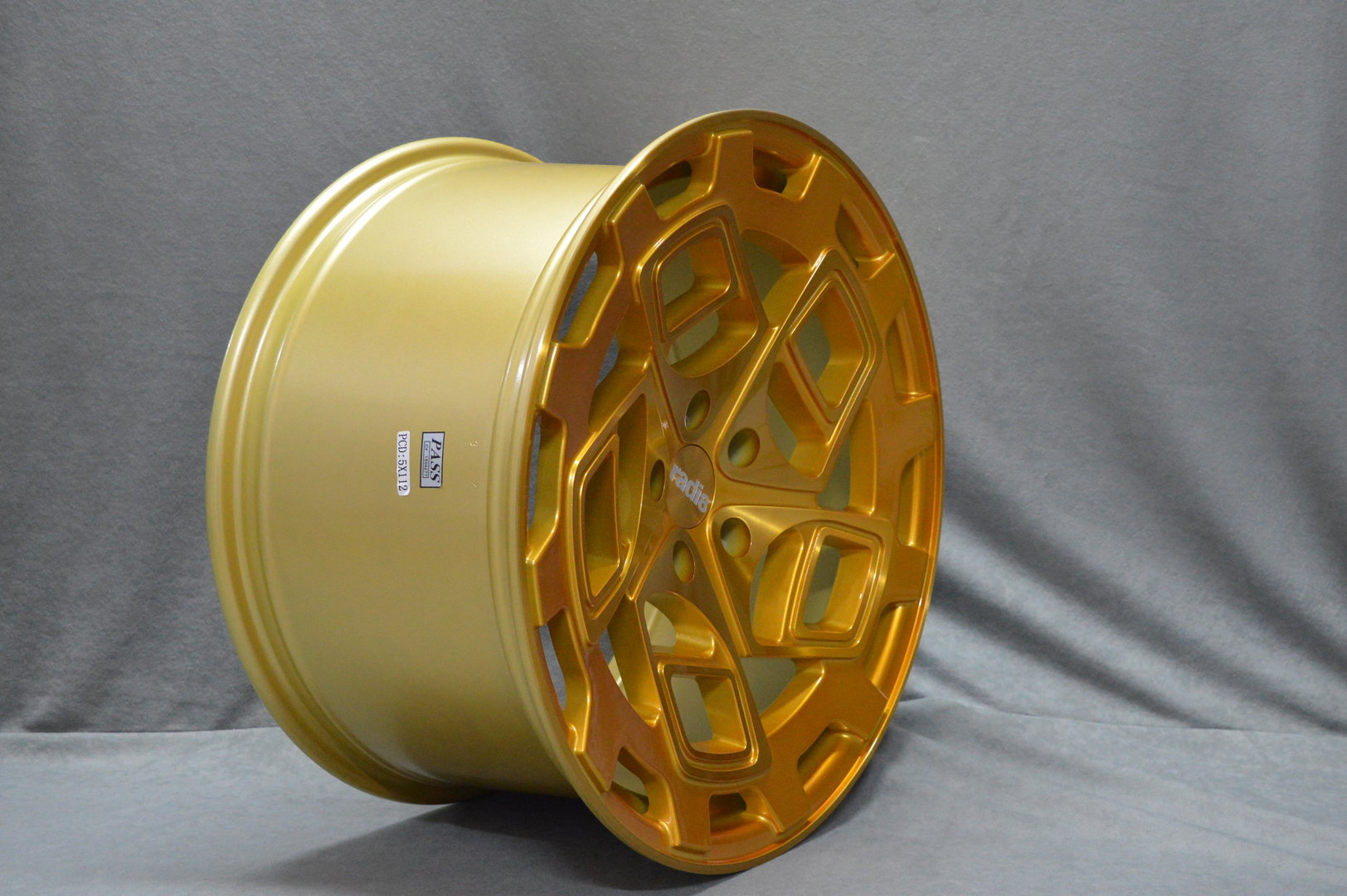 Radi8 R8-CM9 19" 8,5J ET45 + 10J ET42 5x112 Brushed Gold - obrazek 5