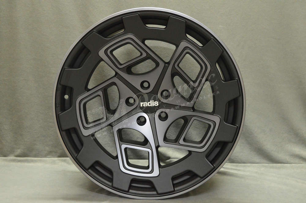Radi8 R8-CM9 20" 8,5J ET35 + 10J ET42 5x120 Dark Mist