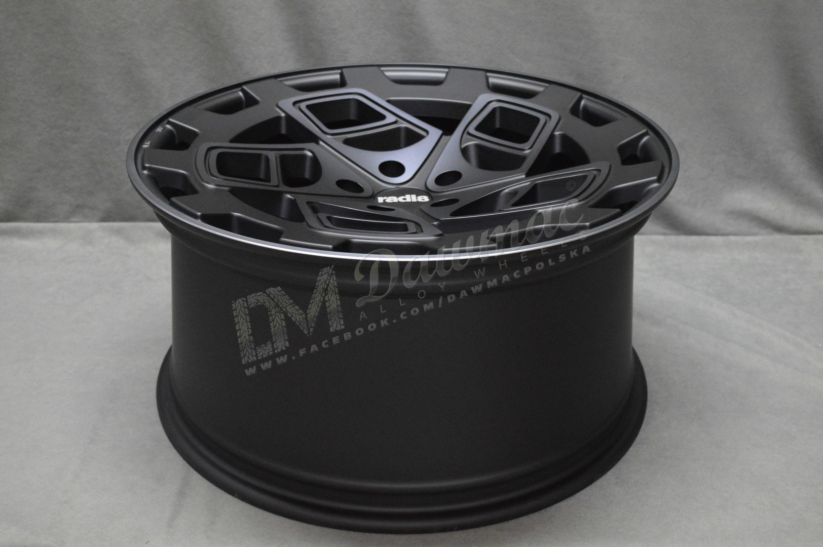 Radi8 R8-CM9 20" 8,5J ET35 + 10J ET42 5x120 Dark Mist - obrazek 7