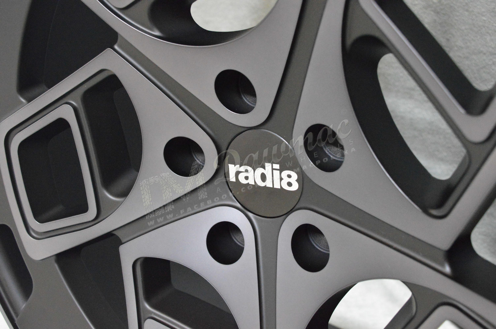 Radi8 R8-CM9 20" 8,5J ET42 + 10J ET35 5x112 Dark Mist - obrazek 3