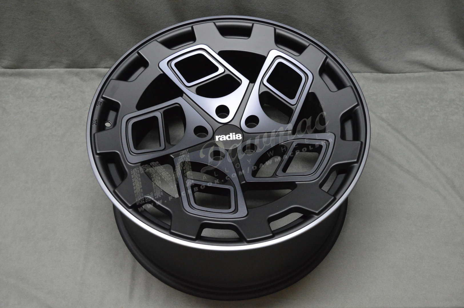 Radi8 R8-CM9 20" 8,5J ET42 + 10J ET35 5x112 Dark Mist - obrazek 6