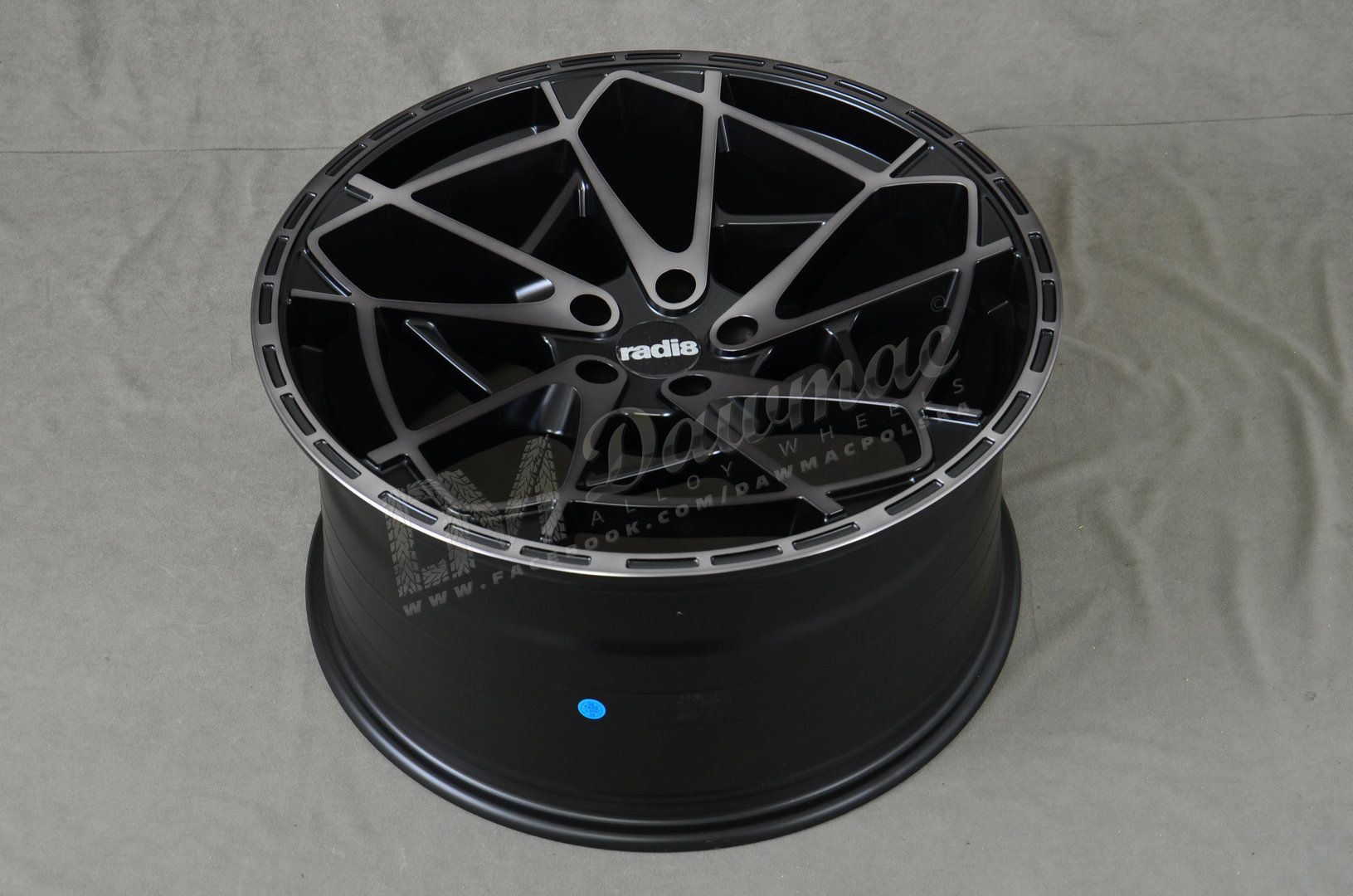 Radi8 R8-HS9 20" 8,5J ET35 + 10J ET42 5x120 Dark Mist - obrazek 5