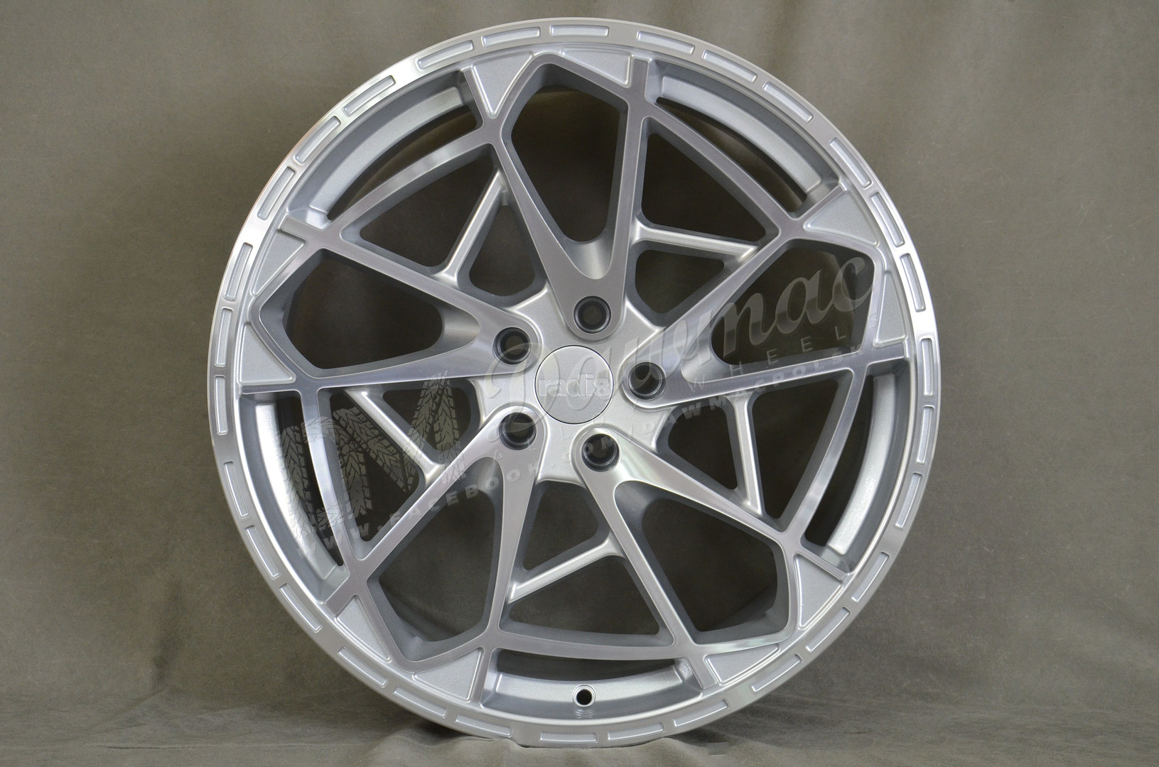 Radi8 R8-HS9 20" 8,5J ET35 + 10J ET42 5x120 Silver Machined - obrazek 2
