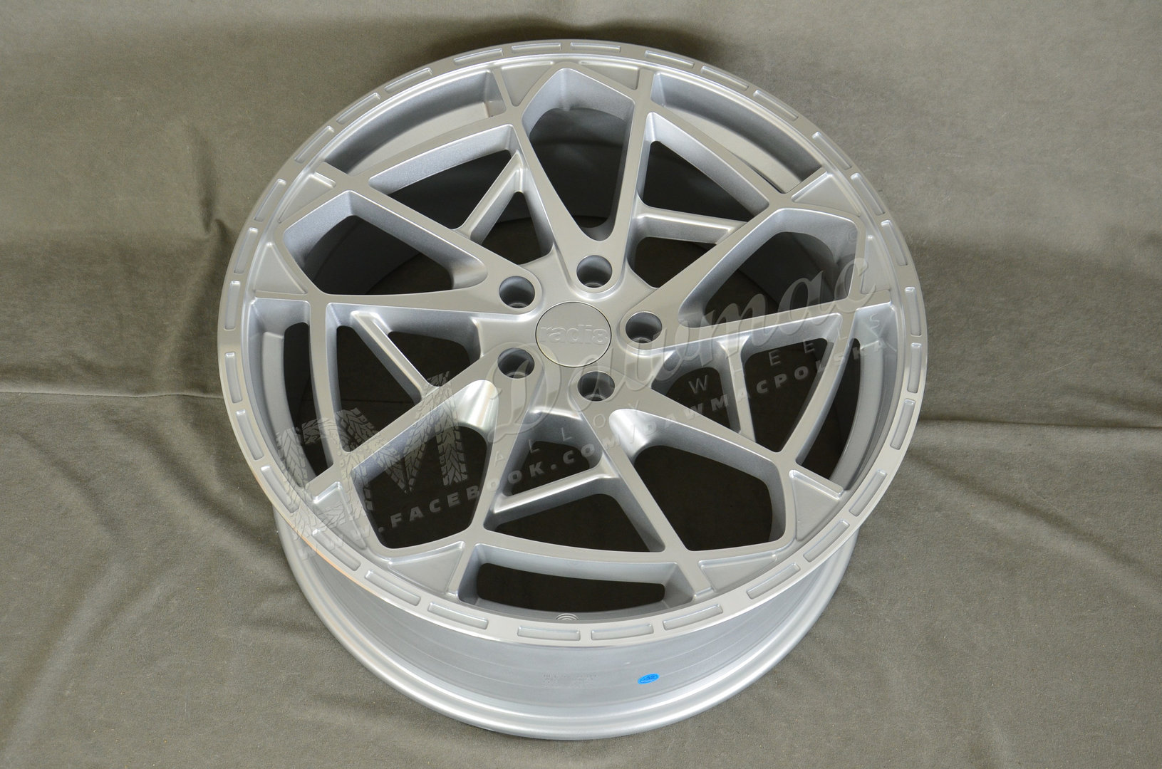 Radi8 R8-HS9 20" 8,5J ET38 5x112 + 10J ET43 Silver Machined - obrazek 5