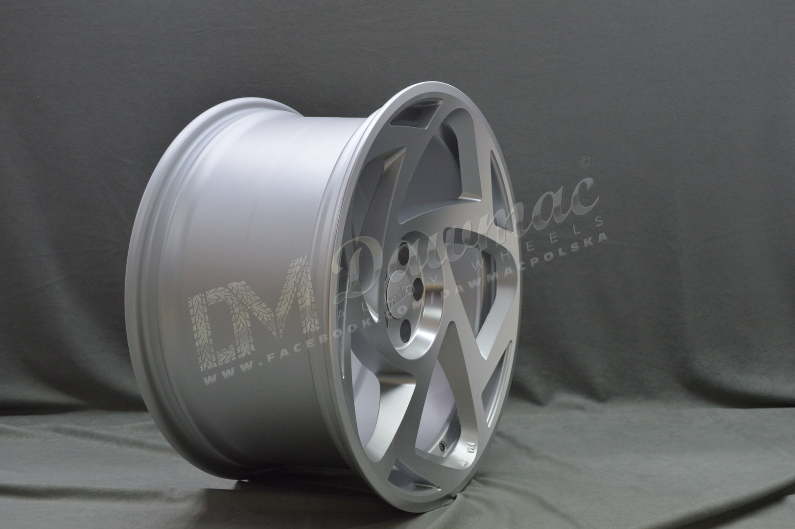 Radi8 R8-S5 18" 8,5J ET35 + 9,5J ET35 5x100 Matt Silver Machined Face - obrazek 4