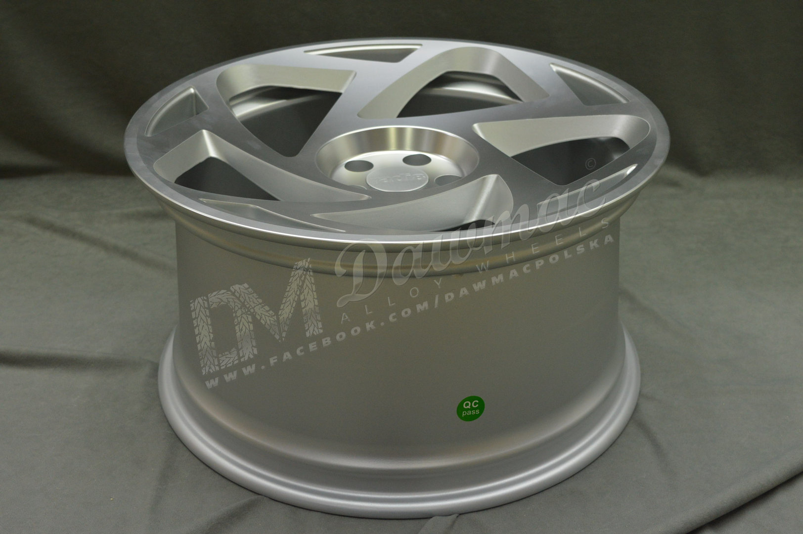 Radi8 R8-S5 18" 8,5J ET42 + 9,5J ET42 5x112 Matt Silver Machined Face - obrazek 6