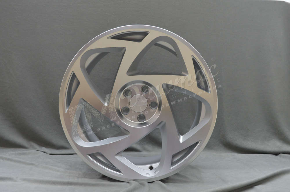 Radi8 R8-S5 18" 9,5J ET42 5x112 Matt Silver Machined Face