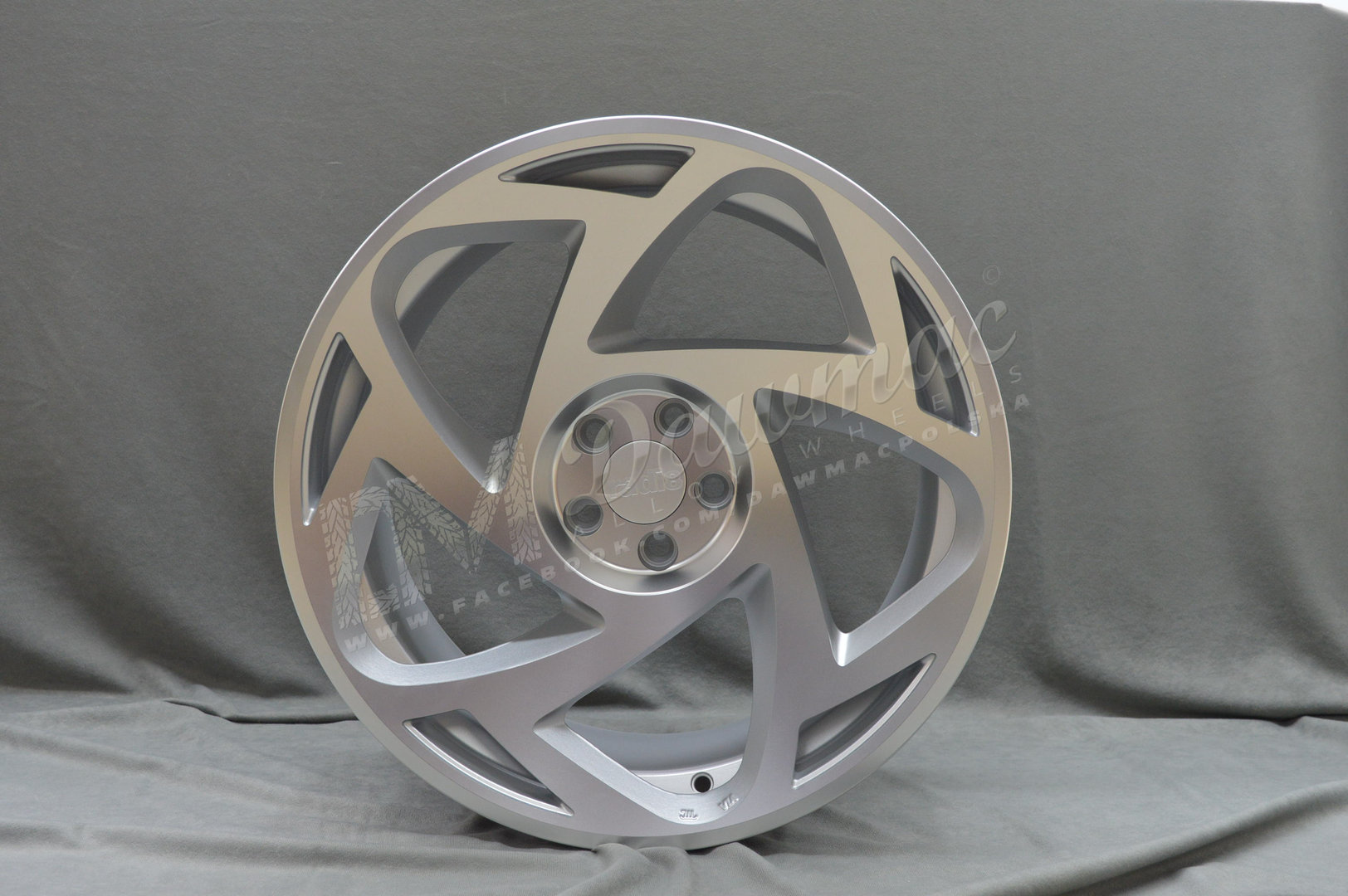 Radi8 R8-S5 18" 9,5J ET42 5x112 Matt Silver Machined Face - obrazek 2