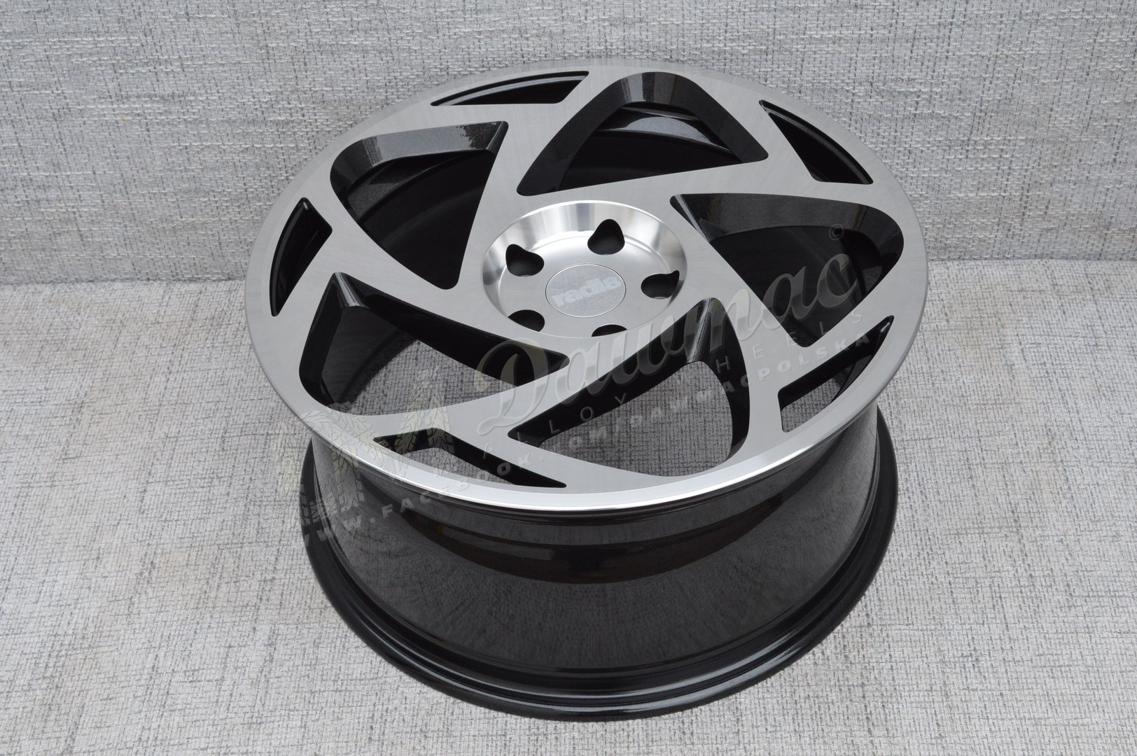 Radi8 R8-S5 19" 10J ET40 5x120 Gloss Black Machined Face - obrazek 5