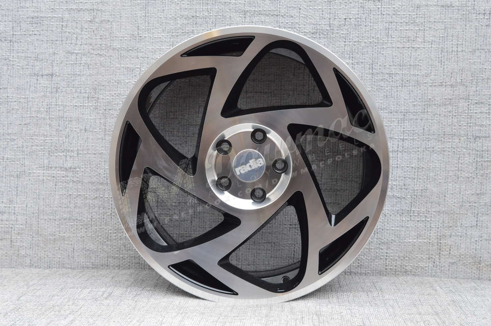 Radi8 R8-S5 19" 8,5J ET45 + 10J ET42 5x112 Gloss Black Machined Face