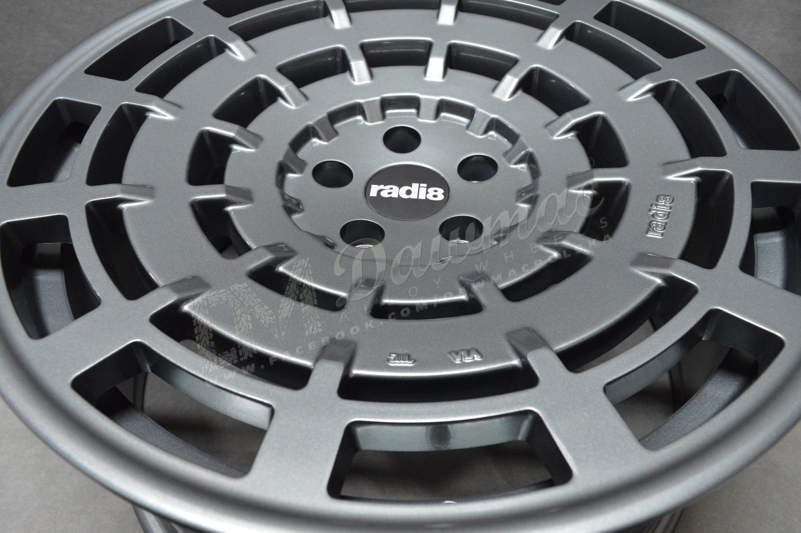 Radi8 R8-SD11 19" 8,5J ET35 + 10J ET40 5x112 Gun Metal - obrazek 5