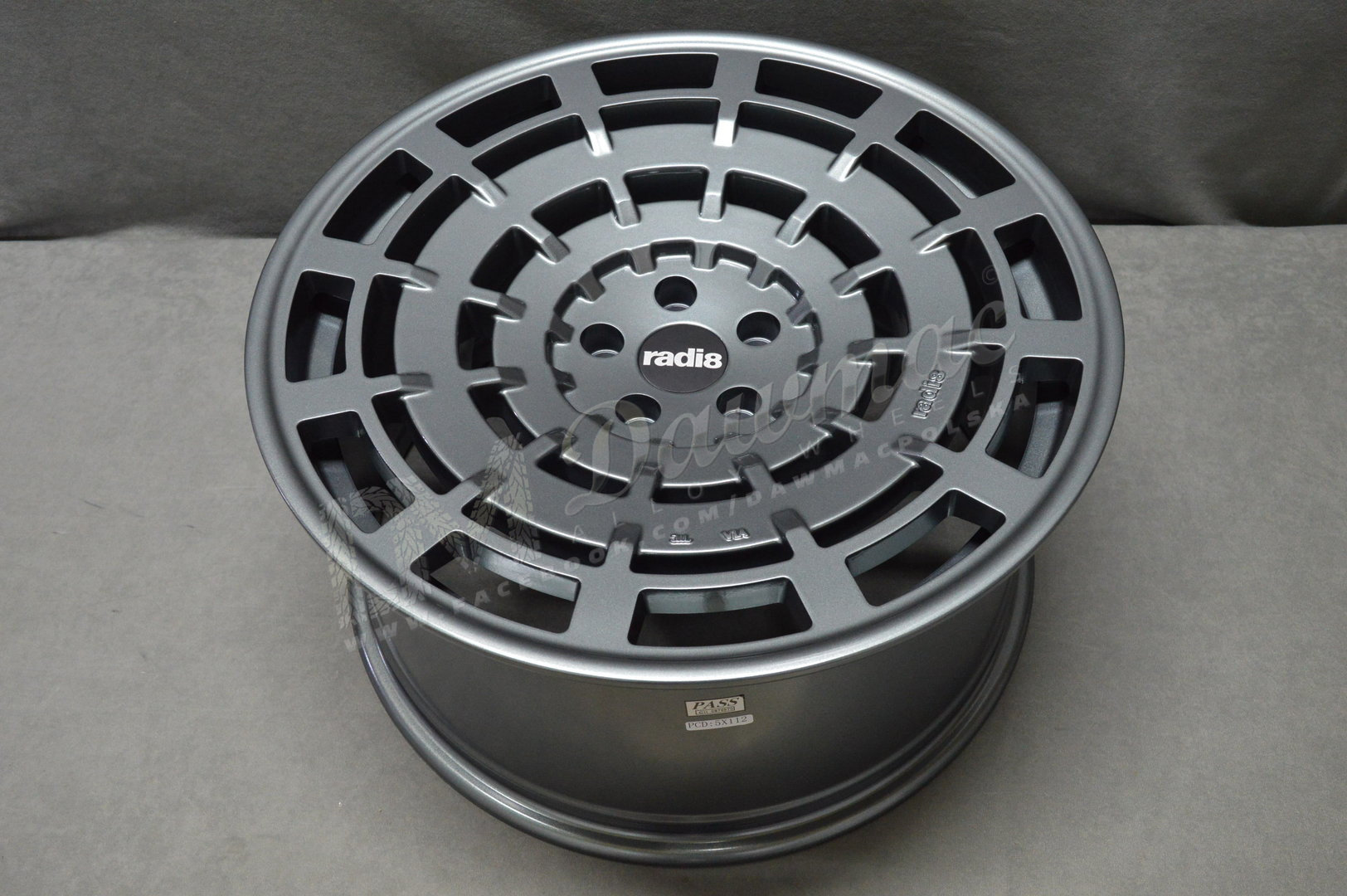 Radi8 R8-SD11 19" 8,5J ET35 + 10J ET40 5x112 Gun Metal - obrazek 6