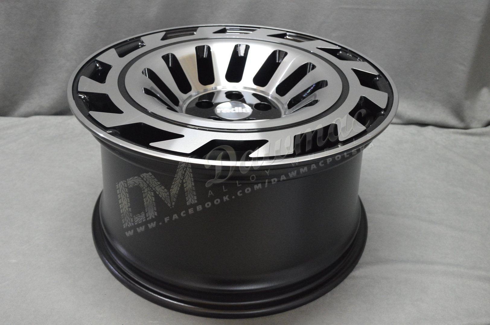 Radi8 R8-T12 18" 8,5J ET35 5x100 Gloss Black Machined Face - obrazek 7