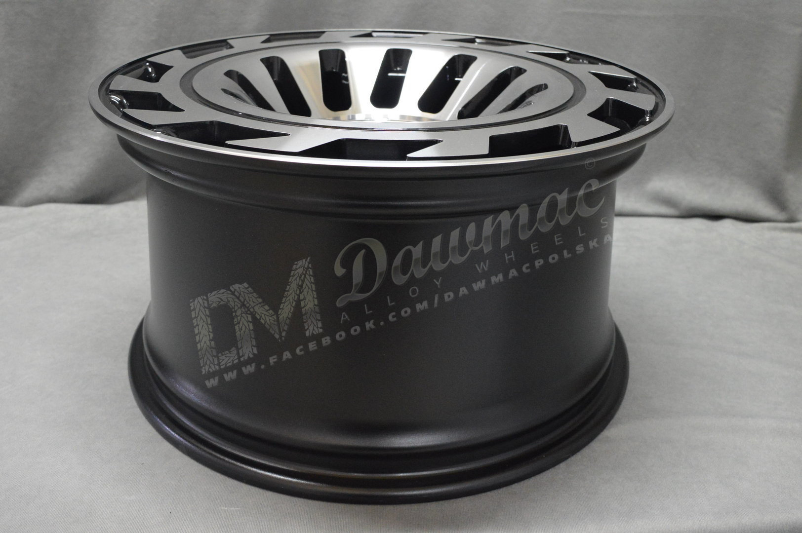 Radi8 R8-T12 18" 9,5J ET42 5x112 Gloss Black Machined Face - obrazek 9