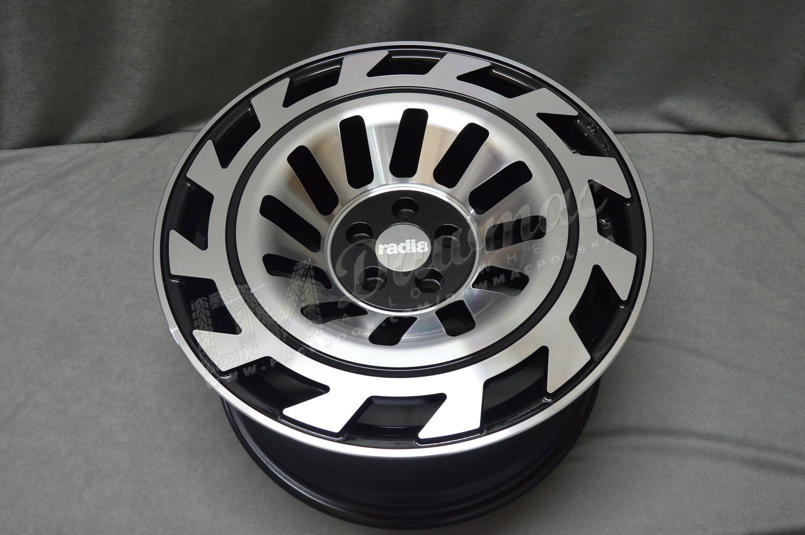 Radi8 R8-T12 19" 8,5J ET35 5x120 Gloss Black Machined Face - obrazek 6