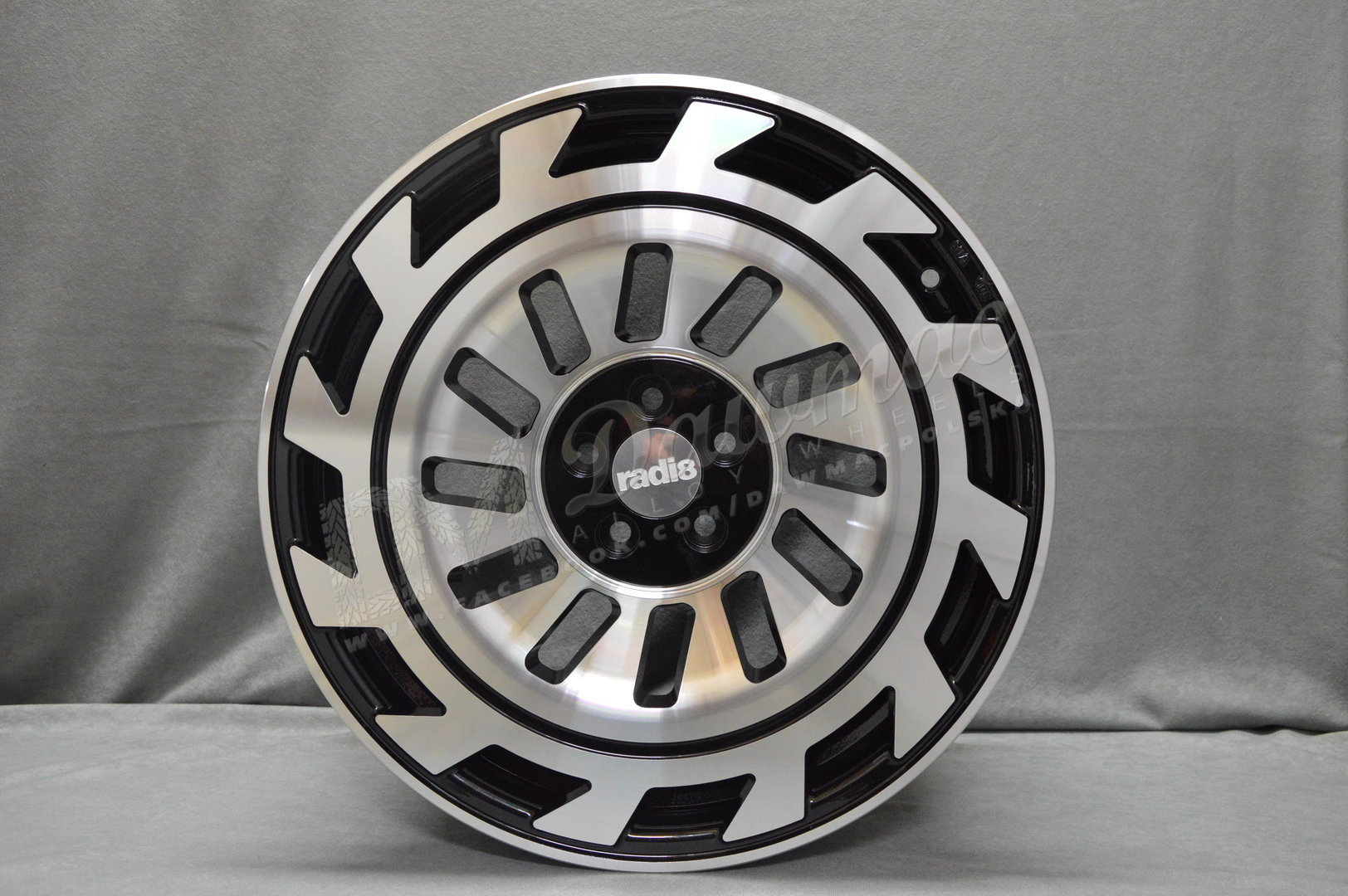 Radi8 R8-T12 20" 8,5J ET42 5x112 Gloss Black Machined Face - obrazek 2