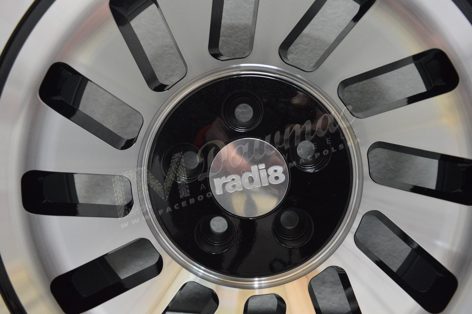 Radi8 R8-T12 20" 8,5J ET42 5x112 Gloss Black Machined Face - obrazek 3