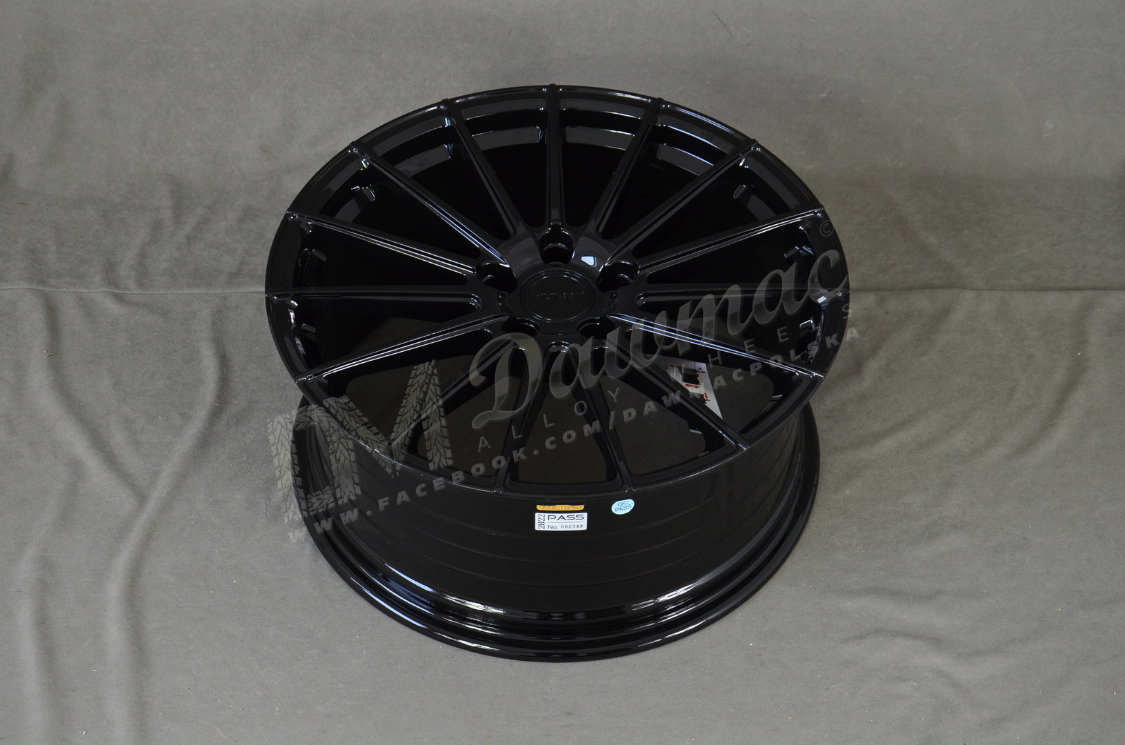 Riviera RF105 20" 10J Gloss Black - obrazek 5