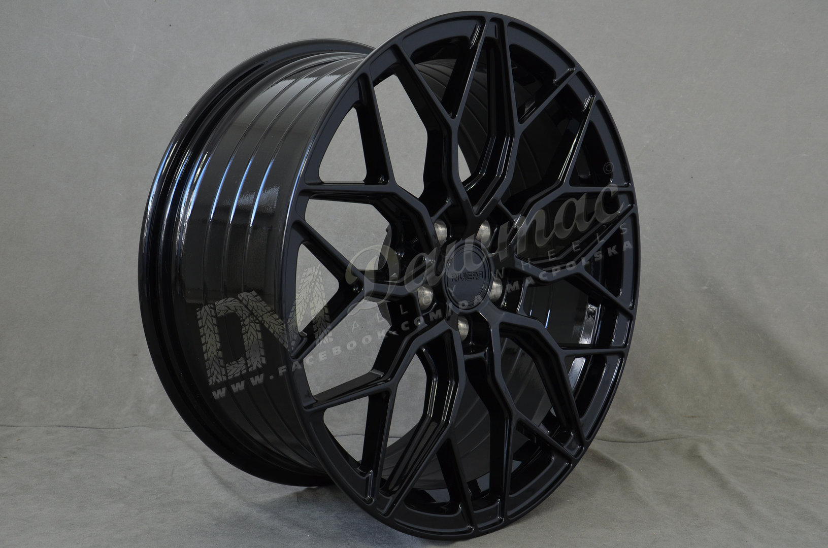 Riviera RF108 21" 9J ET15-45 + 10,5J ET15-ET45 BLANK Gloss Black - obrazek 3