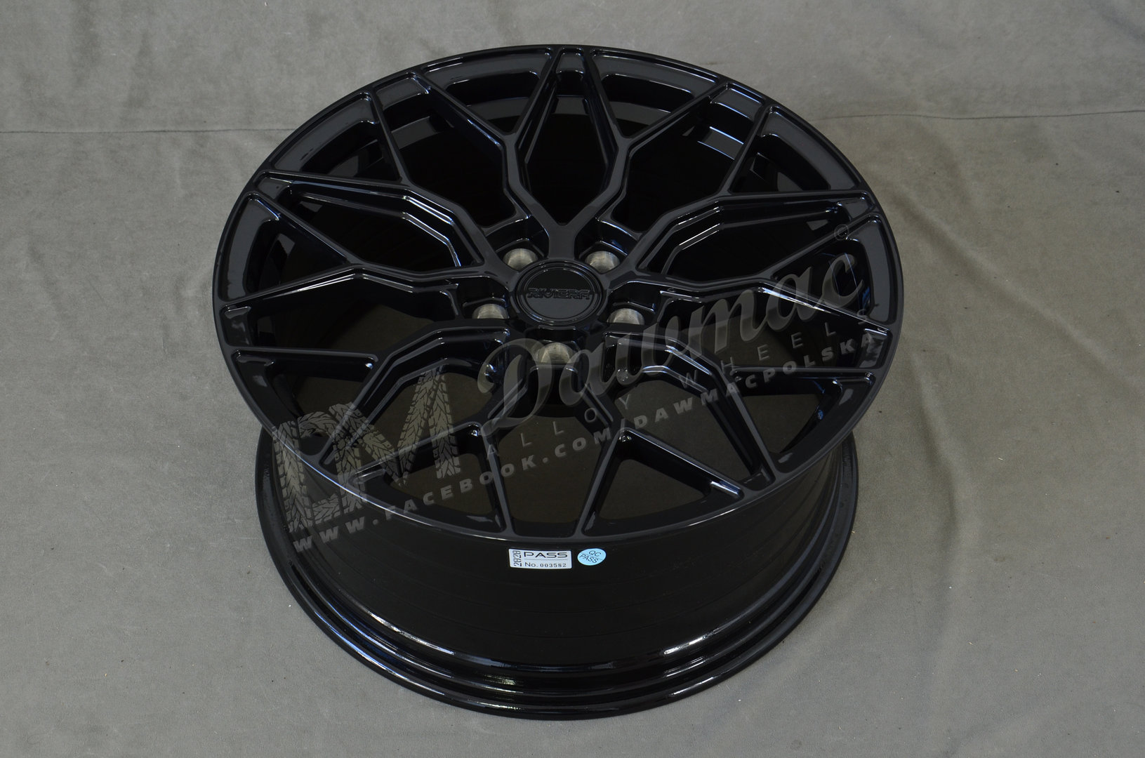 Riviera RF108 21" 9J ET15-45 BLANK Gloss Black - obrazek 5