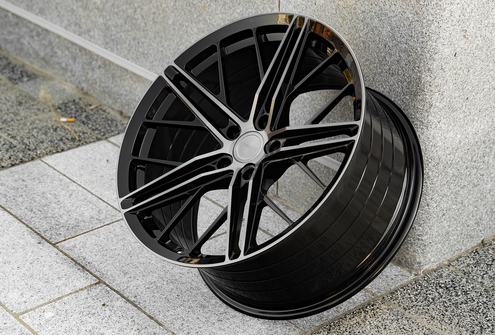 Riviera RF4 20" 10J ET38 5x120 Black Polished Dark Tint - obrazek 3