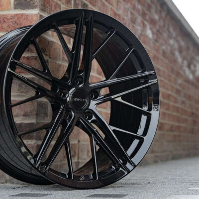 Riviera RF4 20" 10J ET38 5x120 Gloss Black