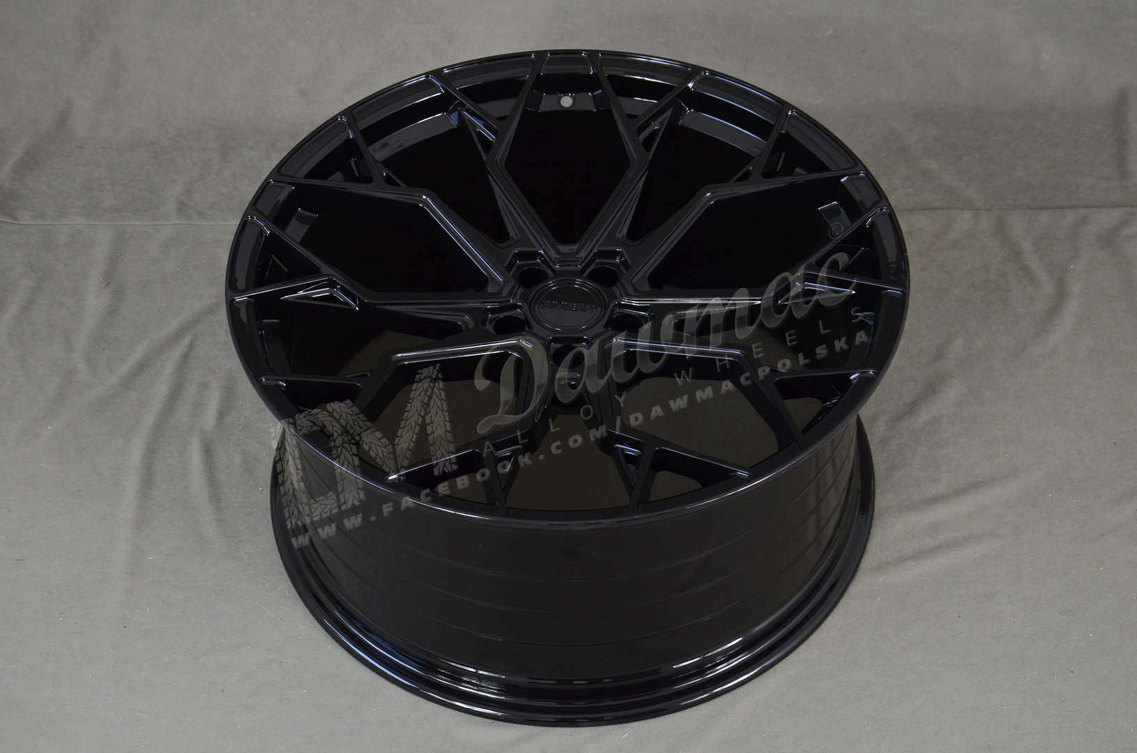 Riviera RF5 22" 10,5J ET20-45 BLANK Gloss Black - obrazek 5