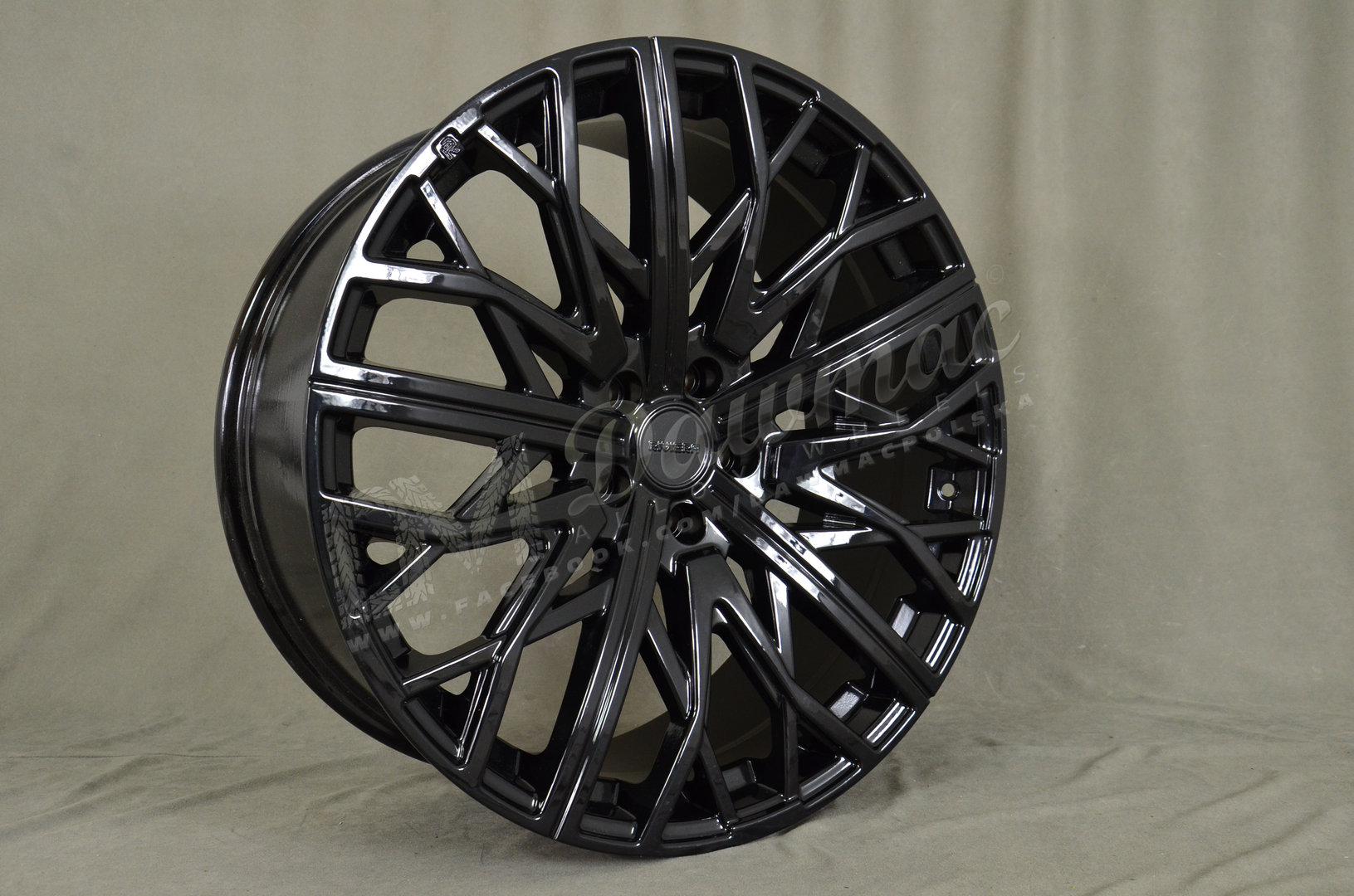 Riviera RV131 22" 9,5J ET35 5x120 Gloss Black - obrazek 3