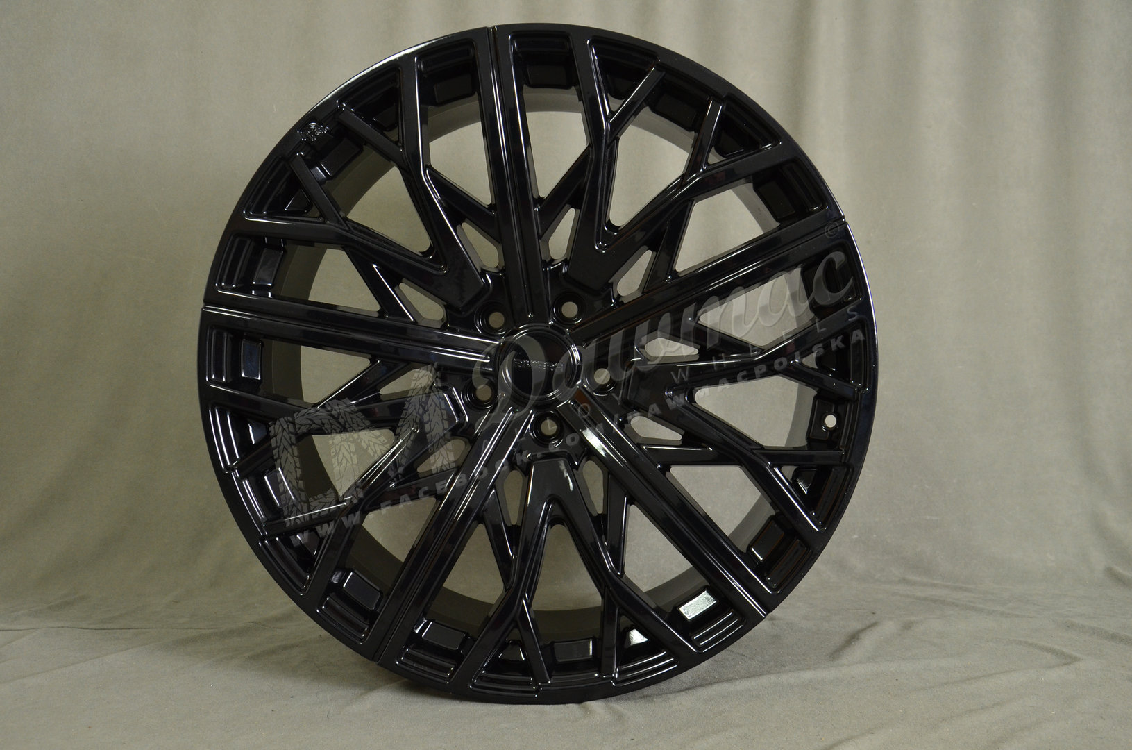 Riviera RV131 23" 10,5J ET25 5x112 Gloss Black - obrazek 2