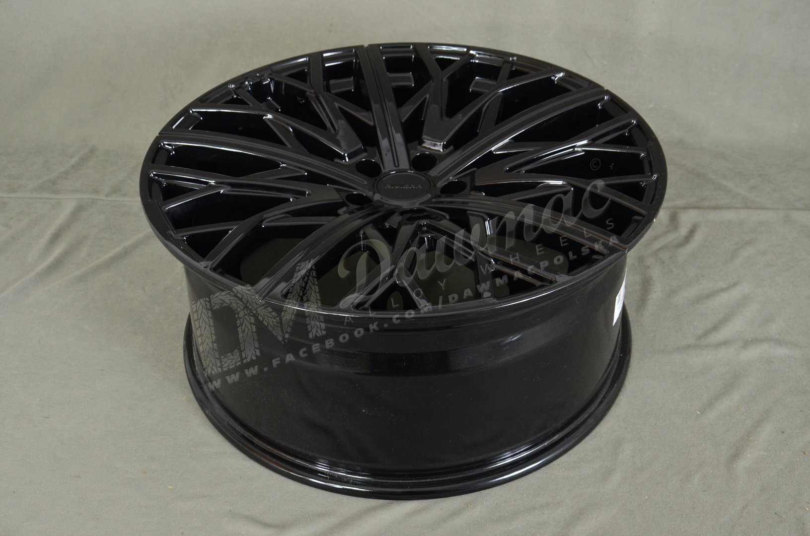 Riviera RV131 23" 10,5J ET25 5x112 Gloss Black - obrazek 5