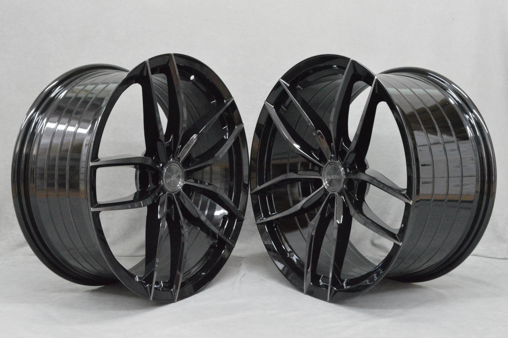 Riviera RV195 19" 8,5J ET45 5x112 Black Polished Dark Tint - obrazek 3