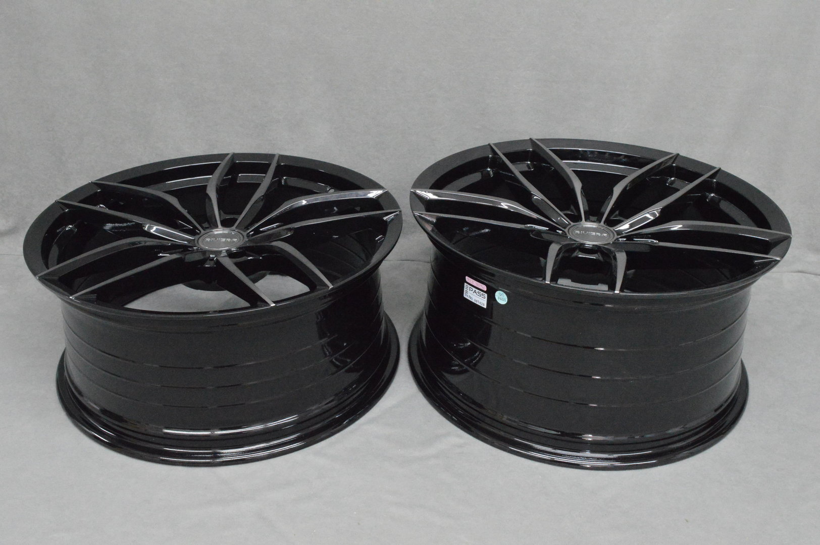 Riviera RV195 19" 8,5J ET45 5x112 Black Polished Dark Tint - obrazek 7