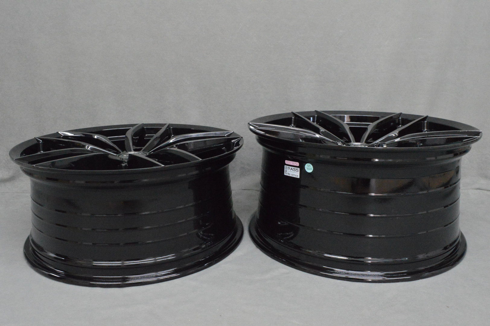 Riviera RV195 19" 8,5J ET45 5x112 Black Polished Dark Tint - obrazek 8