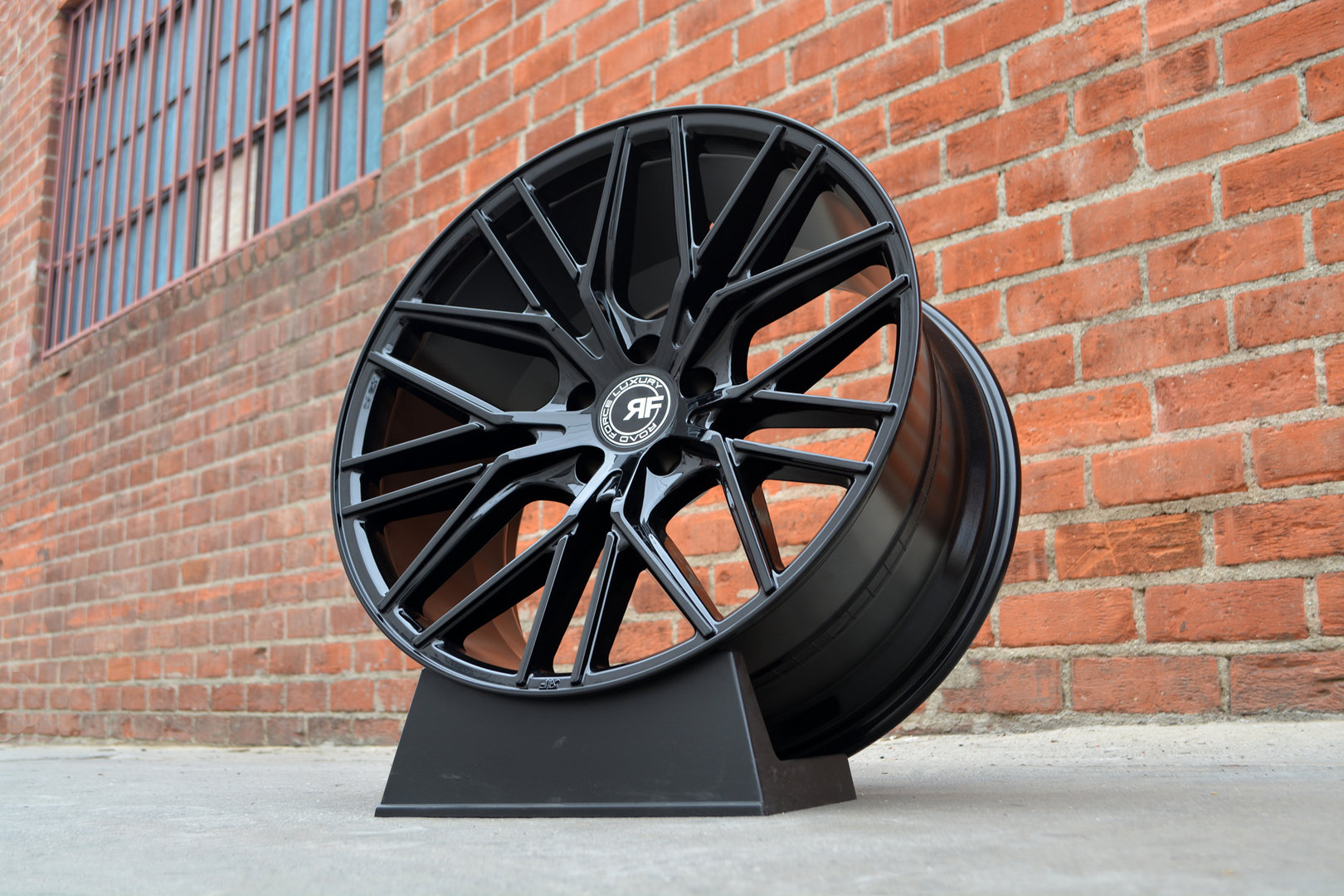 Road Force RF13 20" 10J ET20 BLANK Gloss Black - obrazek 3