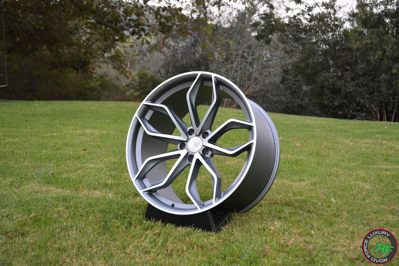 Road Force RF17 22" 11,5J ET30 5x120 Satin Gunmetal Machined Face - obrazek 3
