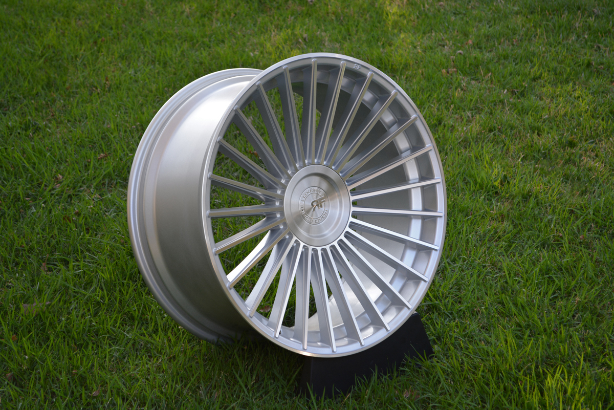 Road Force RF22 22" 10,5J ET40 5x120 Silver Polished - obrazek 4