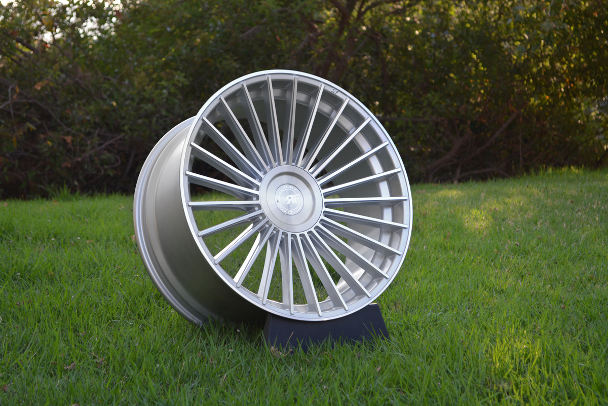 Road Force RF22 22" 9J ET20 BLANK Silver Polished - obrazek 3