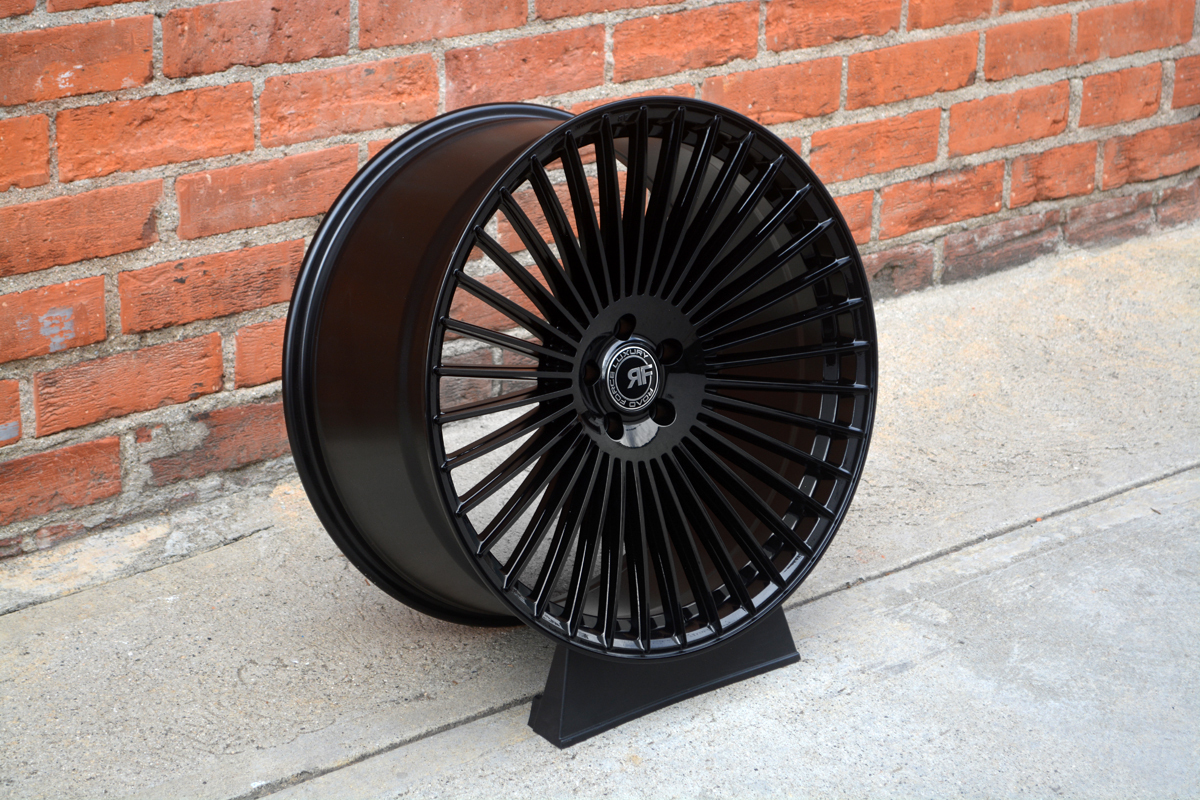 Road Force RF35 20" 10J ET20 BLANK Gloss Black - obrazek 4