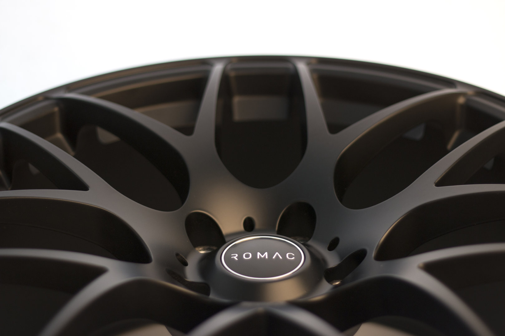 Romac Radium 19" 8,5J ET35 + 9,5J ET38 5x120 Satin Black - obrazek 5