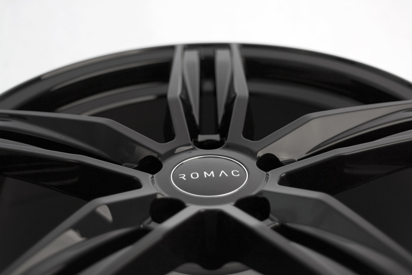 Romac Venom 18" 8,5J ET37 5x120 Gloss Black - obrazek 4