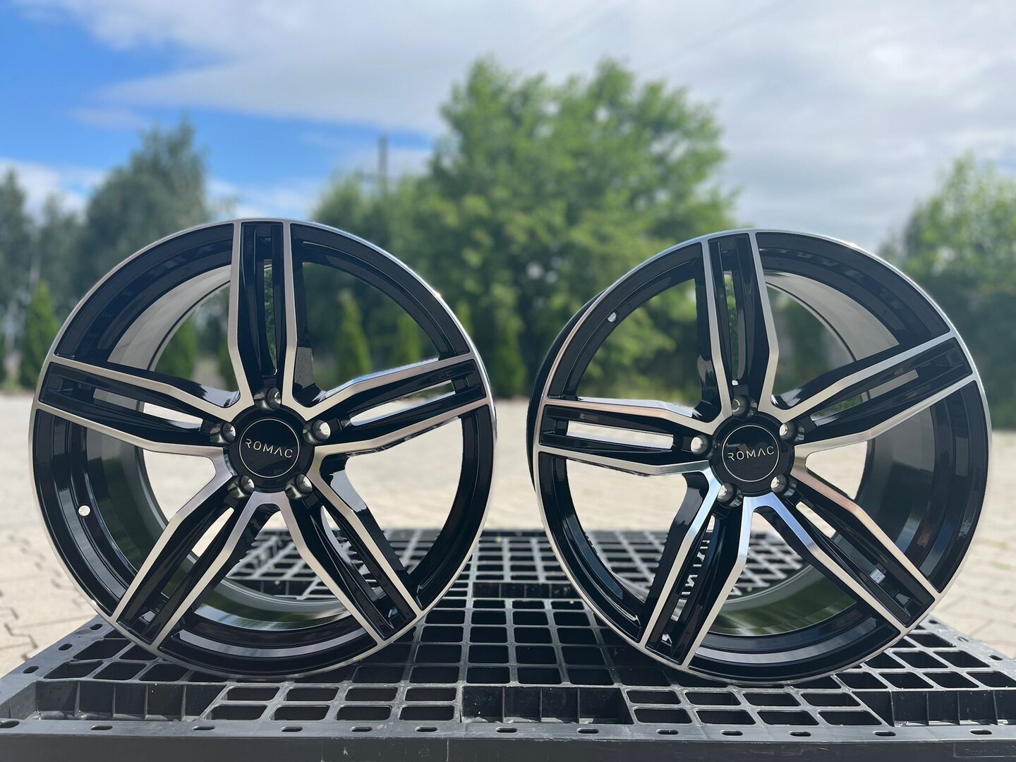 Romac Venom 19" 8.5J ET45 + 9.5J ET45 5x112 Gloss Black Polished Face - obrazek 2