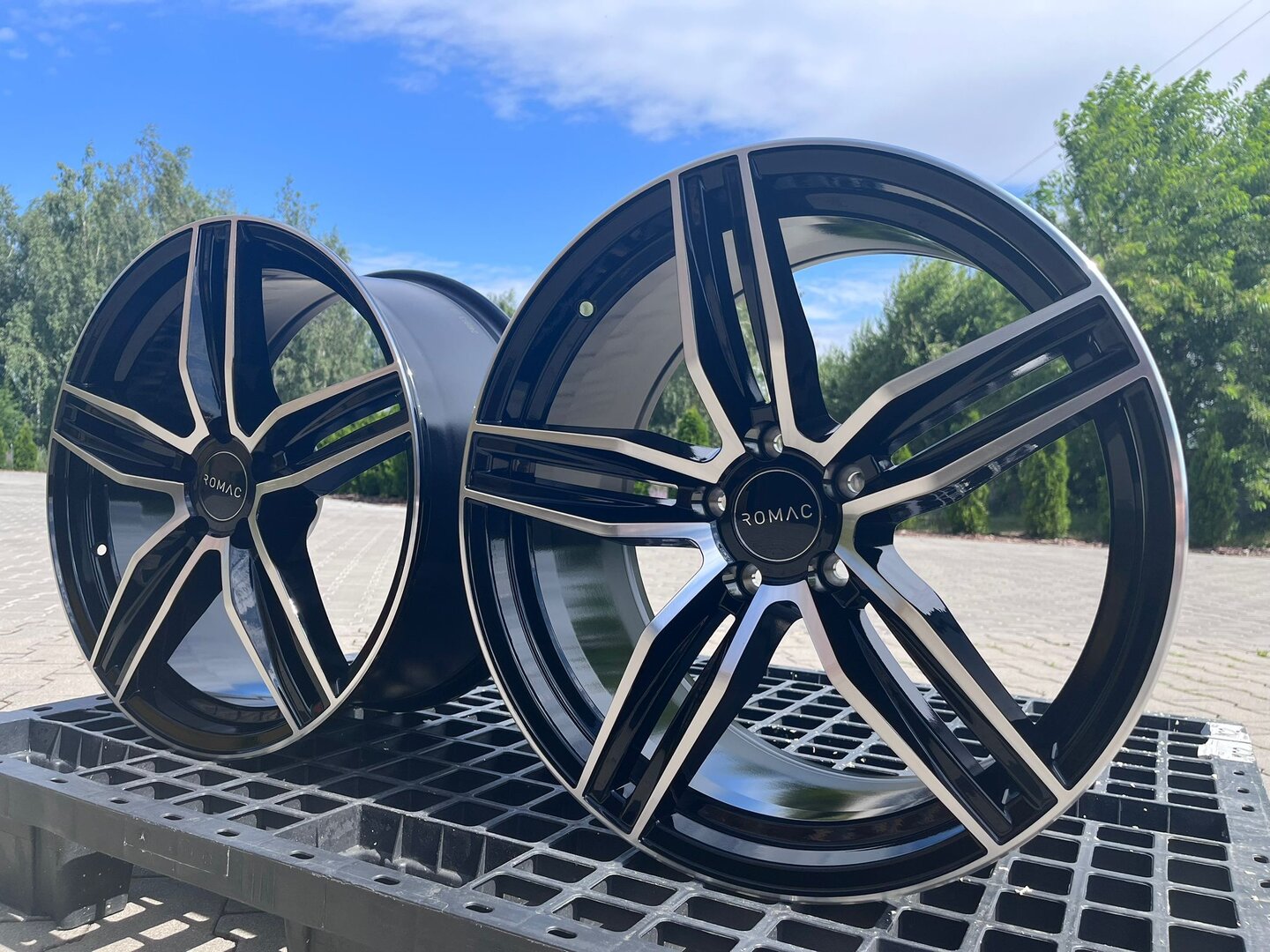 Romac Venom 19" 8.5J ET45 + 9.5J ET45 5x112 Gloss Black Polished Face - obrazek 5