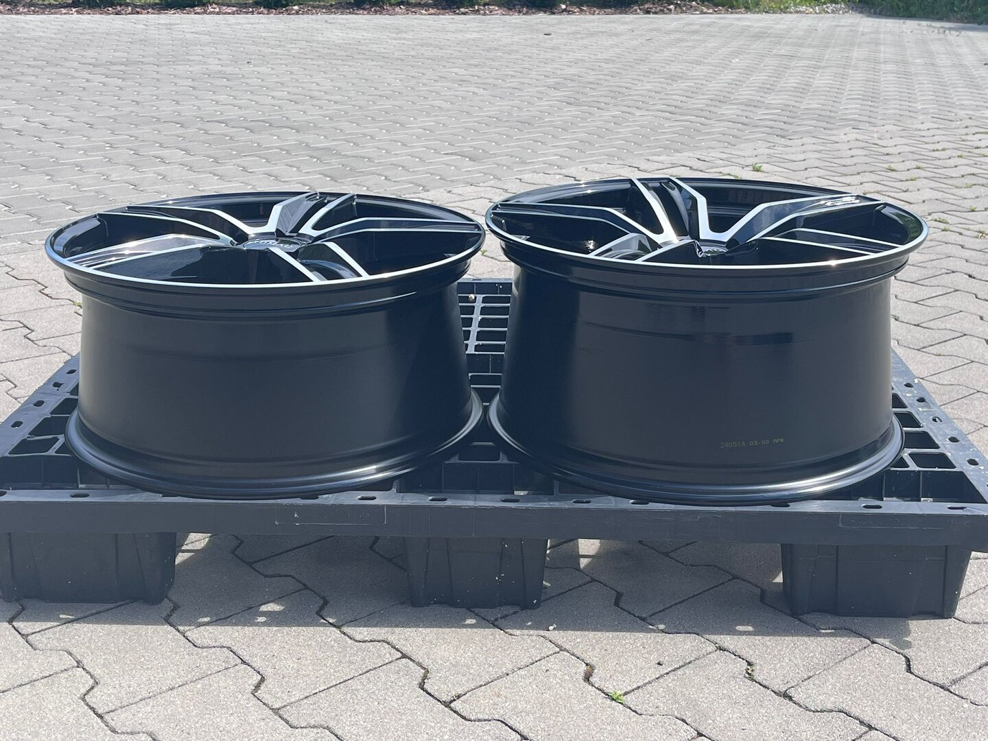 Romac Venom 19" 8.5J ET45 + 9.5J ET45 5x112 Gloss Black Polished Face - obrazek 6