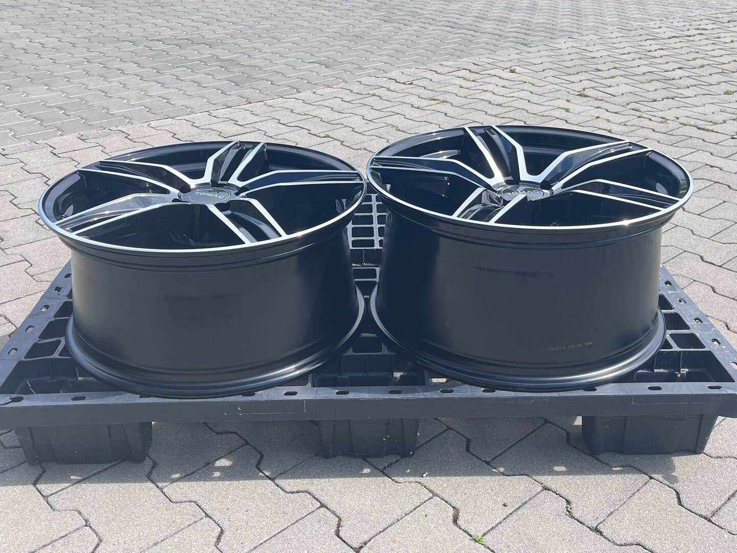 Romac Venom 19" 8.5J ET45 + 9.5J ET45 5x112 Gloss Black Polished Face - obrazek 7