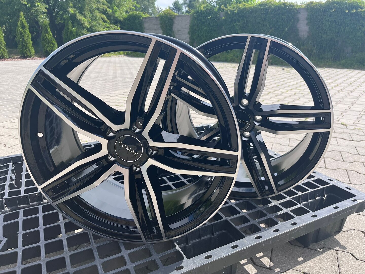 Romac Venom 19" 8.5J ET45 + 9.5J ET45 5x112 Gloss Black Polished Face - obrazek 8